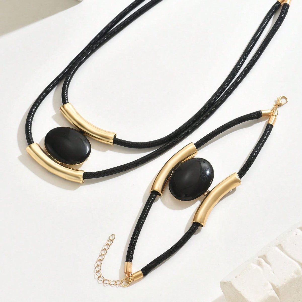 Womens Elegance Black And Gold Jewelry Set
