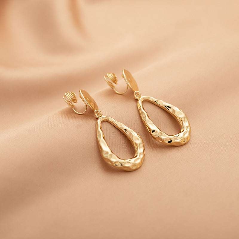 Hohle Wassertropfen-Ohrringe aus Gold