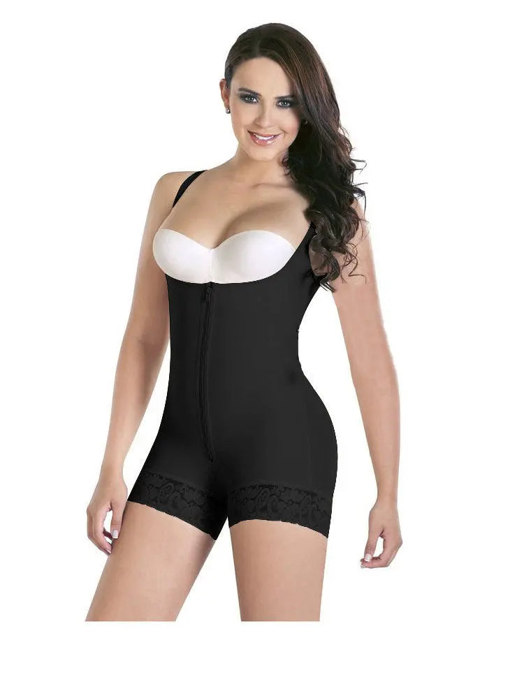 Get the perfect slimming look with this stylish flat-faced women's waist shaper.