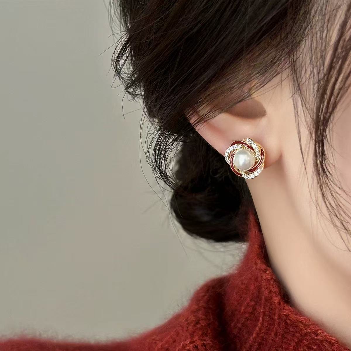 Eclat-geometric-red-pearl-diamond-earrings