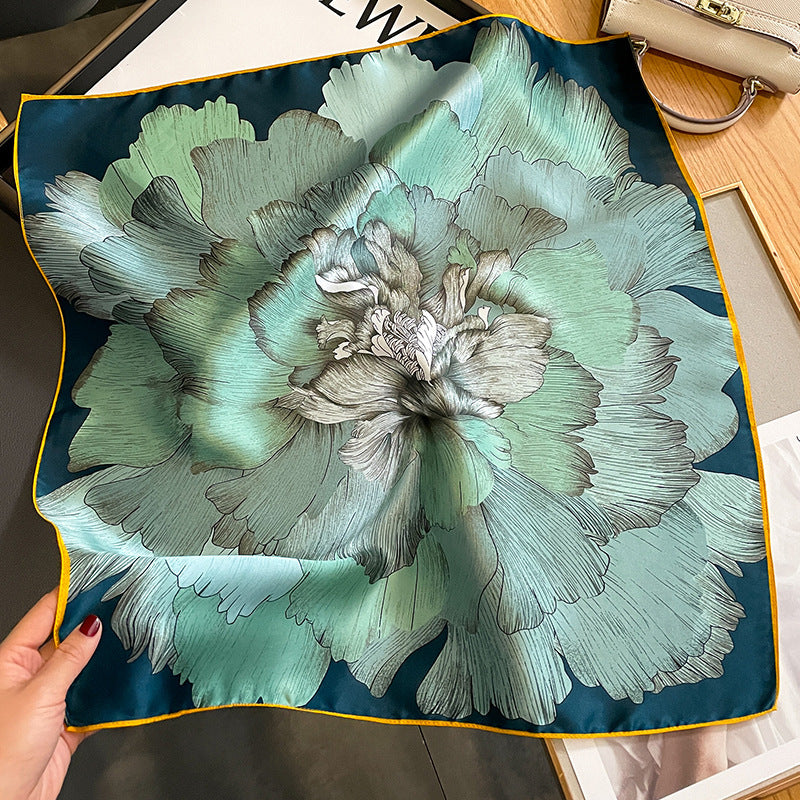 Versatile 53x53cm silk square neck scarf in a luxury autumn pattern by Season Prestige.
