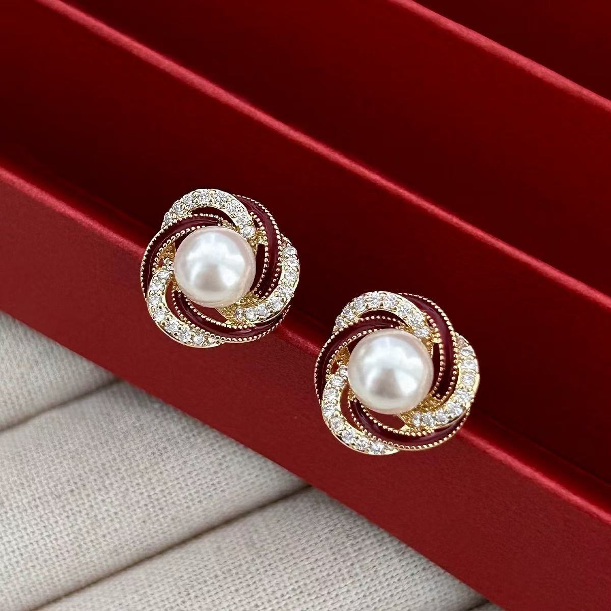 Eclat-geometric-red-pearl-diamond-earrings