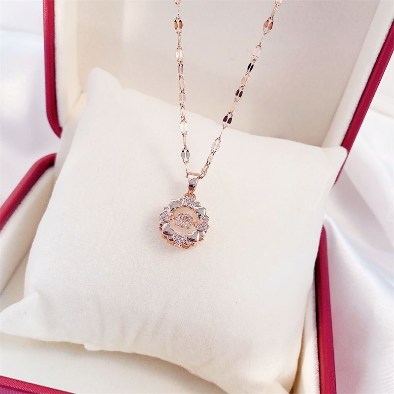 Luxury Female Necklace Charm Jewelry  Fashion Jewelry Woman Season Prestige