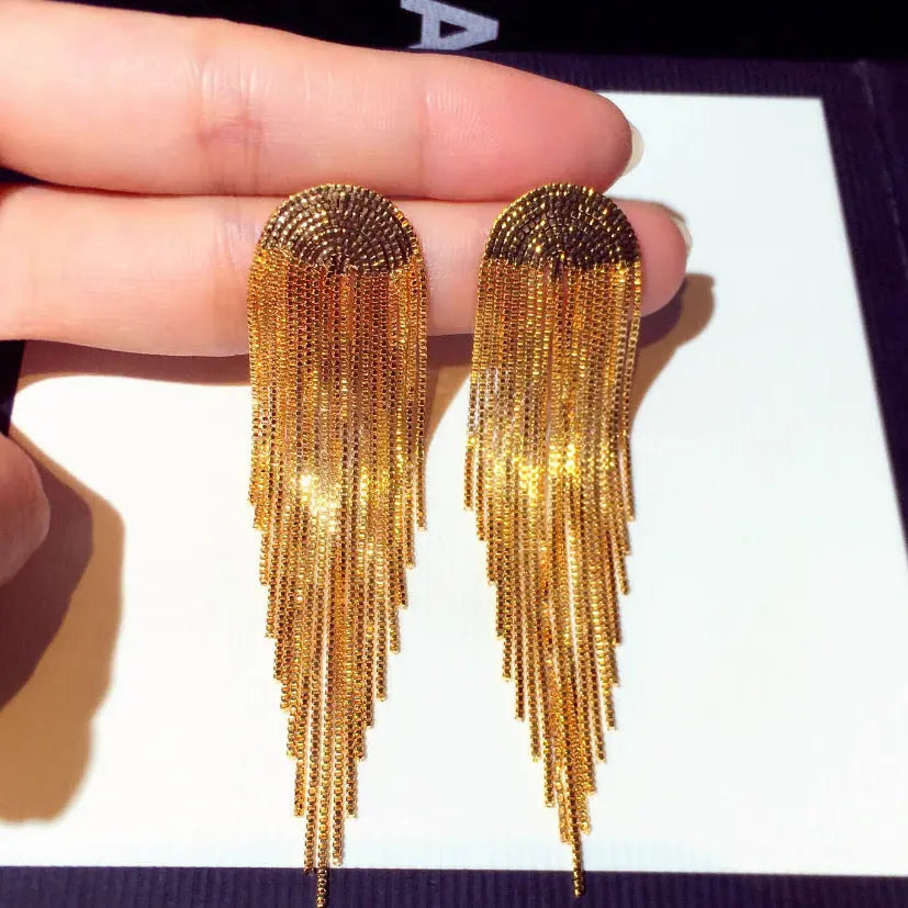 Gold earrings with a long fringe, adding elegance and charm to any outfit. Perfect for a night out or a special occasion
