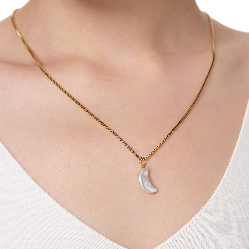 Natural Moon Baroque Freshwater Pearl Pendant Necklace Season Prestige
