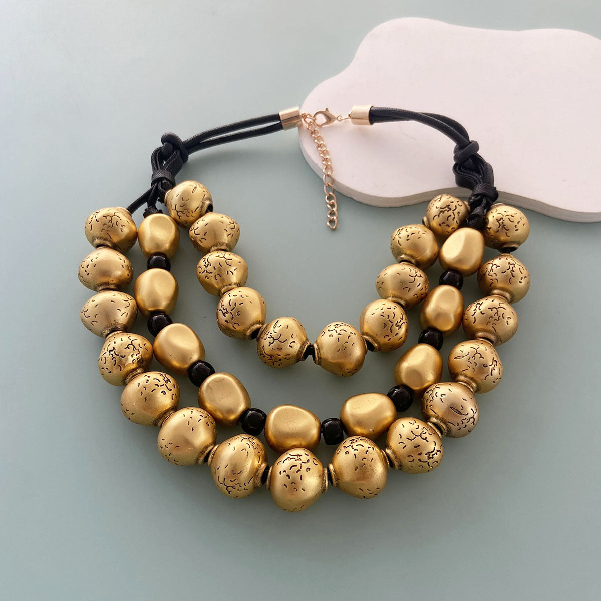 General: Three-layer gold bead hand-knotted rope necklace for women, 50cm retro statement jewelry.