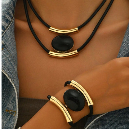 Womens Elegance  Black And Gold Jewelry Set