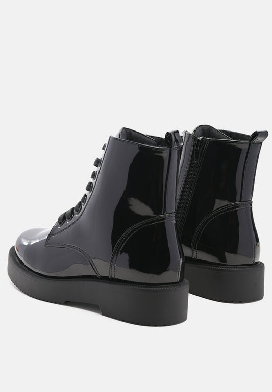 Statement Boots Season prestige
